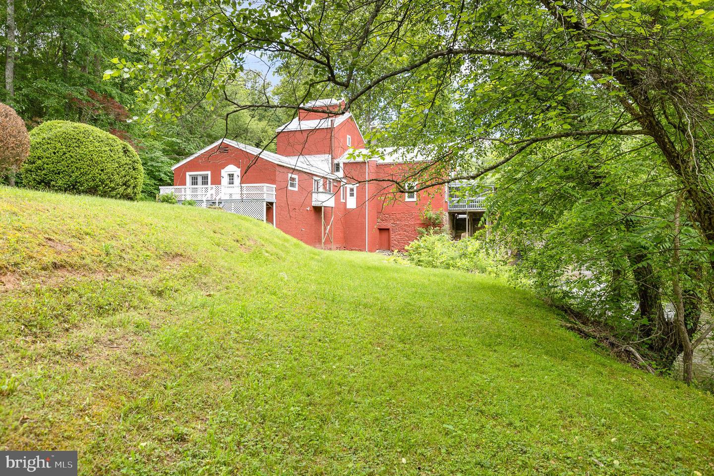 6908 S ROXBURY MILL RD, SPOTSYLVANIA, Virginia 22551, 4 Bedrooms Bedrooms, ,5 BathroomsBathrooms,Residential,For sale,6908 S ROXBURY MILL RD,VASP2033376 MLS # VASP2033376