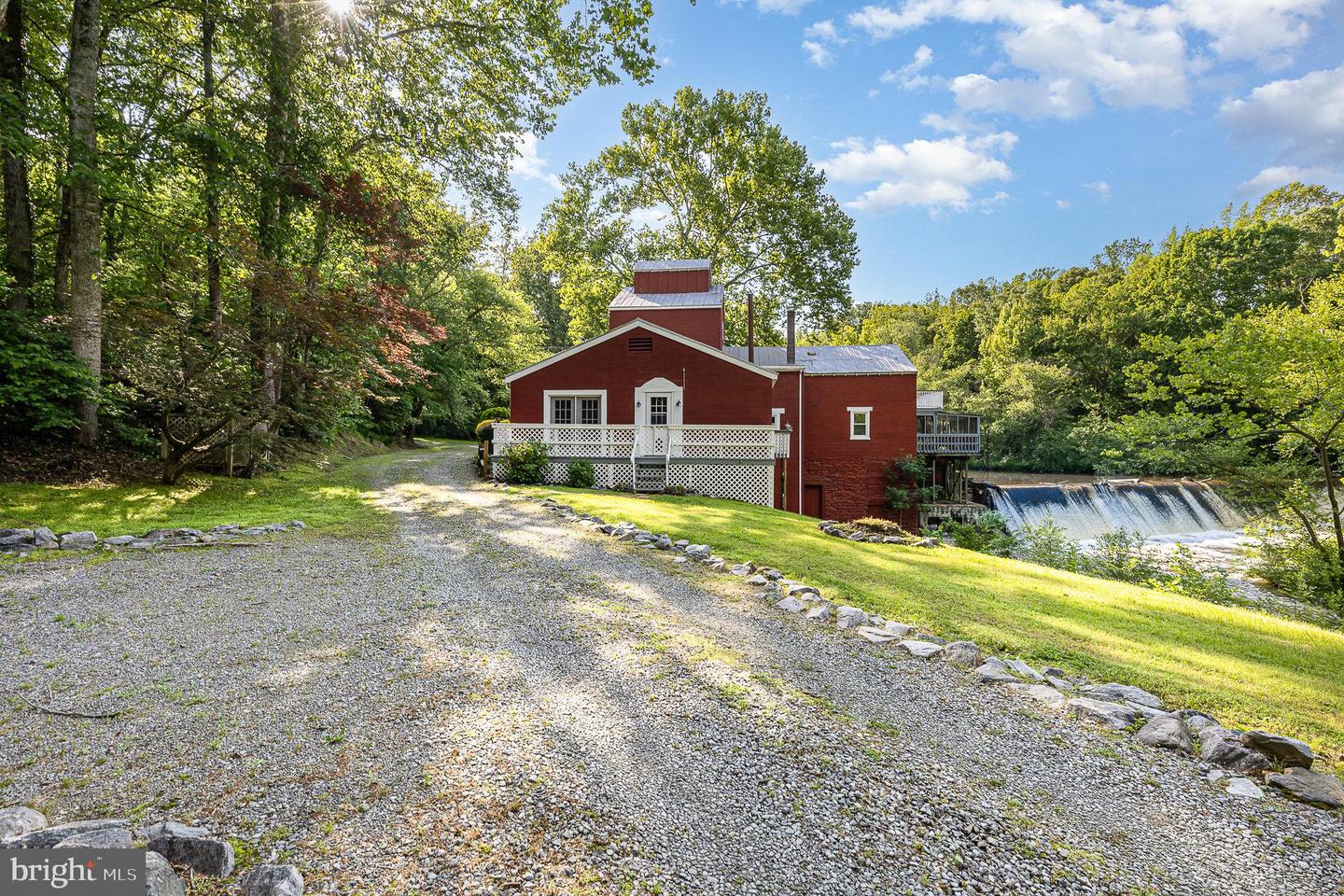 6908 S ROXBURY MILL RD, SPOTSYLVANIA, Virginia 22551, 4 Bedrooms Bedrooms, ,5 BathroomsBathrooms,Residential,For sale,6908 S ROXBURY MILL RD,VASP2033376 MLS # VASP2033376