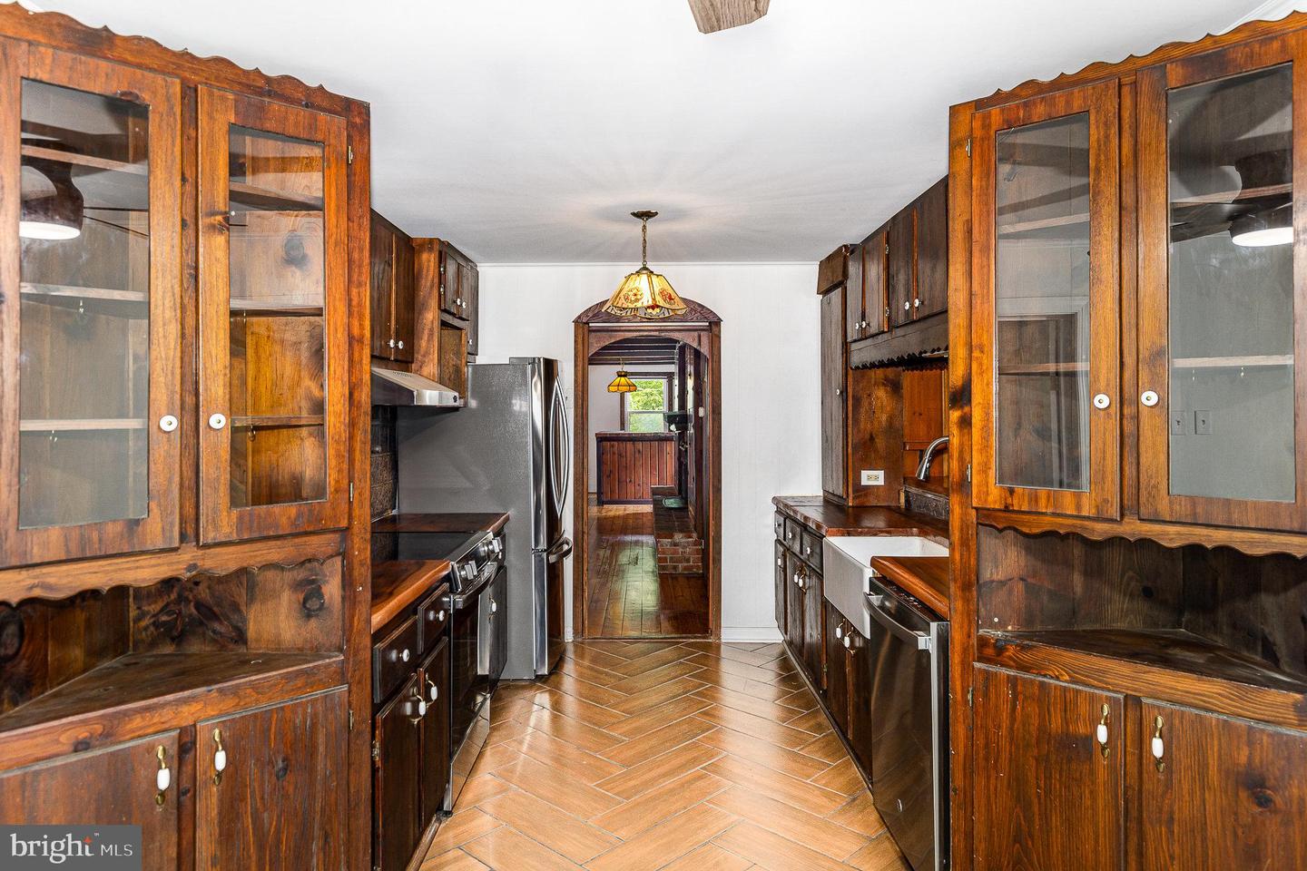 6908 S ROXBURY MILL RD, SPOTSYLVANIA, Virginia 22551, 4 Bedrooms Bedrooms, ,5 BathroomsBathrooms,Residential,For sale,6908 S ROXBURY MILL RD,VASP2033376 MLS # VASP2033376