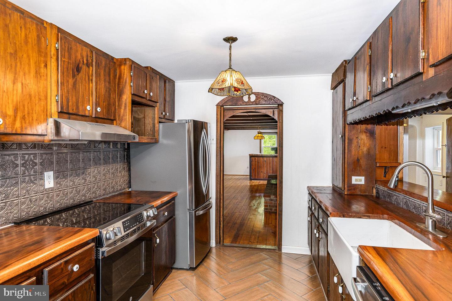 6908 S ROXBURY MILL RD, SPOTSYLVANIA, Virginia 22551, 4 Bedrooms Bedrooms, ,5 BathroomsBathrooms,Residential,For sale,6908 S ROXBURY MILL RD,VASP2033376 MLS # VASP2033376