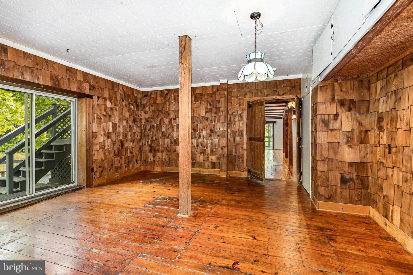 6908 S ROXBURY MILL RD, SPOTSYLVANIA, Virginia 22551, 4 Bedrooms Bedrooms, ,5 BathroomsBathrooms,Residential,For sale,6908 S ROXBURY MILL RD,VASP2033376 MLS # VASP2033376