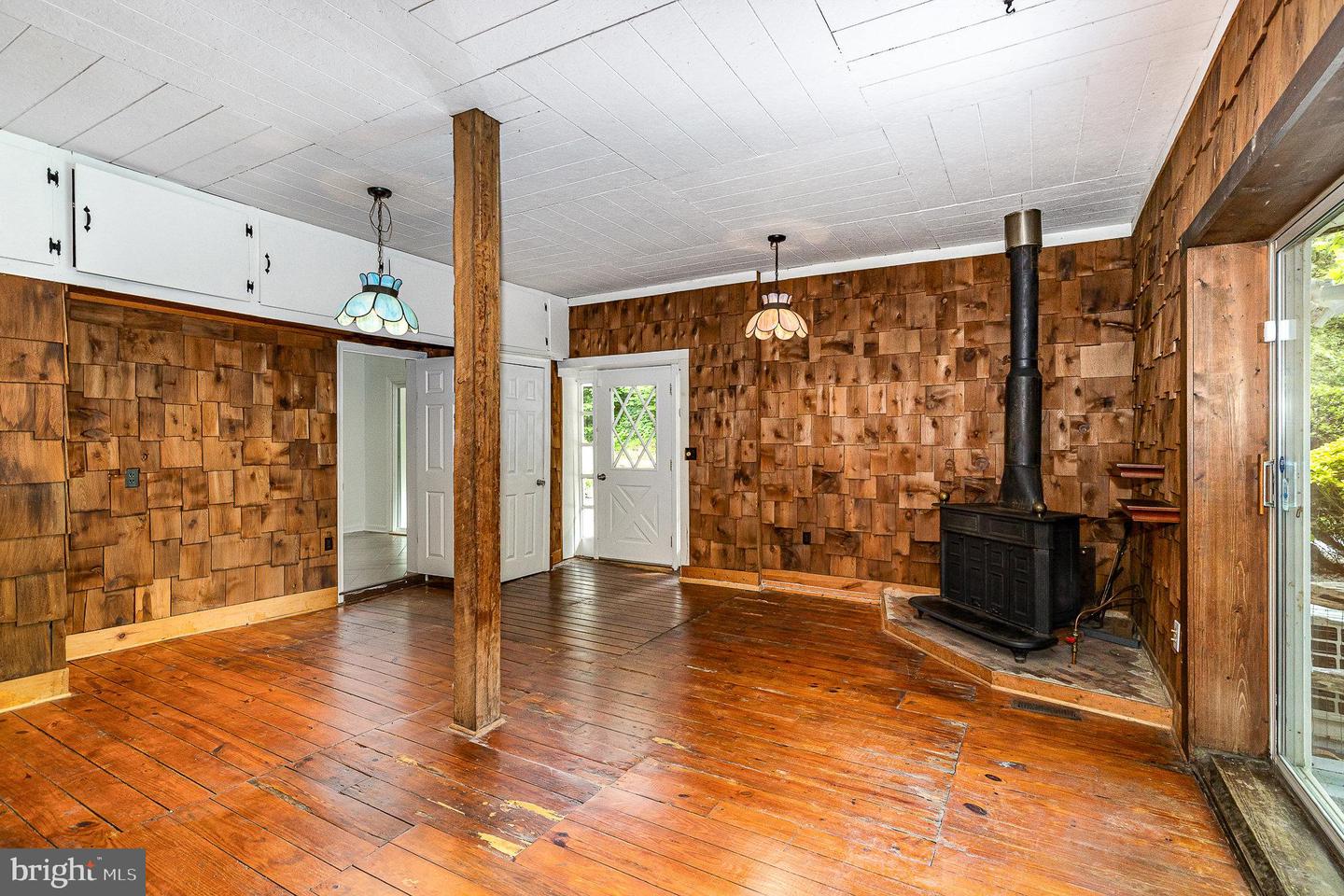 6908 S ROXBURY MILL RD, SPOTSYLVANIA, Virginia 22551, 4 Bedrooms Bedrooms, ,5 BathroomsBathrooms,Residential,For sale,6908 S ROXBURY MILL RD,VASP2033376 MLS # VASP2033376