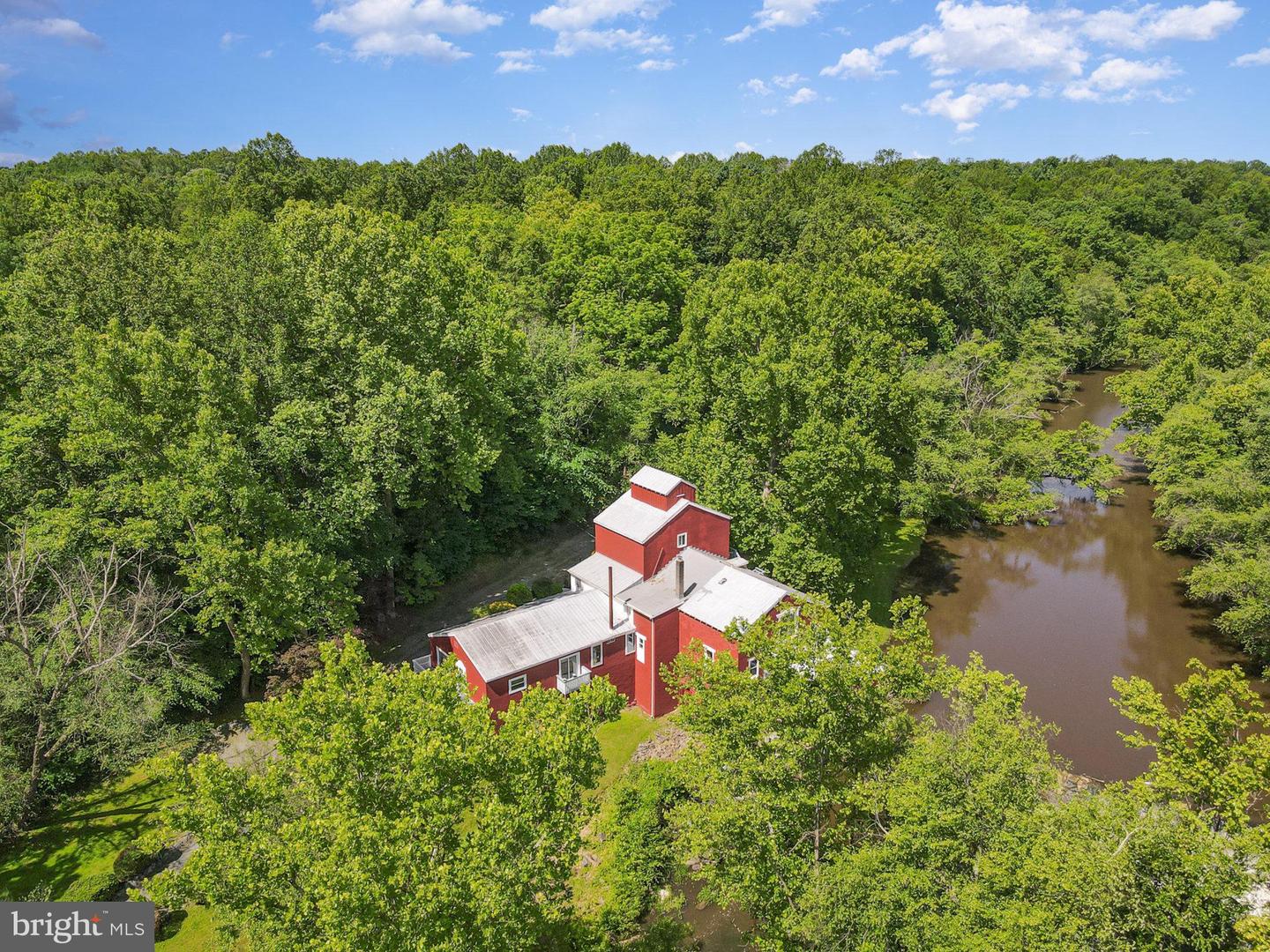 6908 S ROXBURY MILL RD, SPOTSYLVANIA, Virginia 22551, 4 Bedrooms Bedrooms, ,5 BathroomsBathrooms,Residential,For sale,6908 S ROXBURY MILL RD,VASP2033376 MLS # VASP2033376