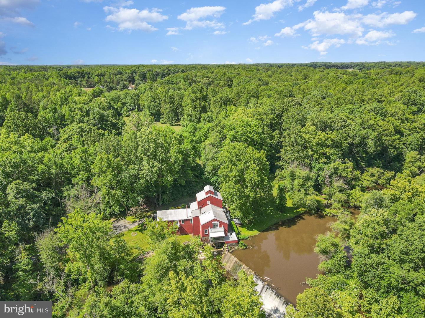 6908 S ROXBURY MILL RD, SPOTSYLVANIA, Virginia 22551, 4 Bedrooms Bedrooms, ,5 BathroomsBathrooms,Residential,For sale,6908 S ROXBURY MILL RD,VASP2033376 MLS # VASP2033376