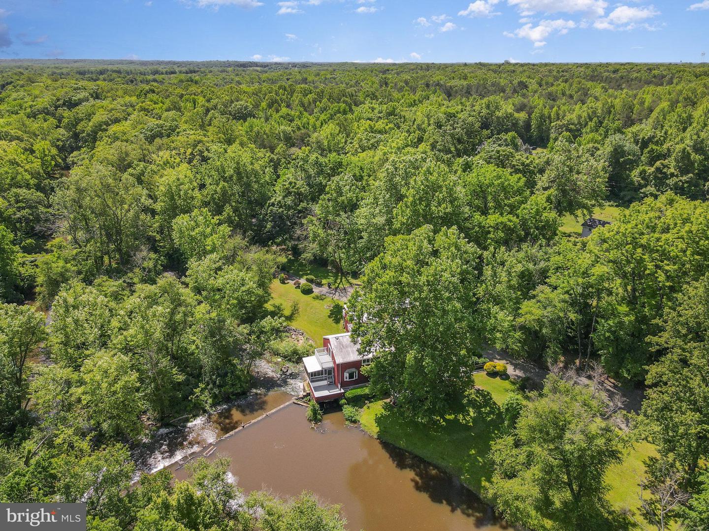 6908 S ROXBURY MILL RD, SPOTSYLVANIA, Virginia 22551, 4 Bedrooms Bedrooms, ,5 BathroomsBathrooms,Residential,For sale,6908 S ROXBURY MILL RD,VASP2033376 MLS # VASP2033376