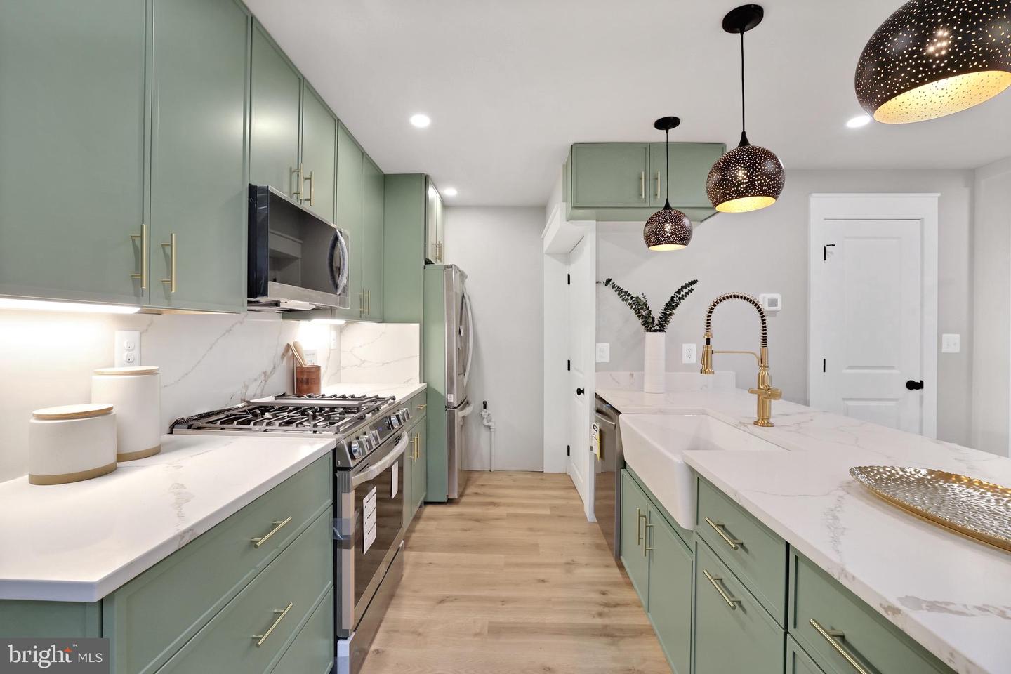 2313 GLENDALE TER, ALEXANDRIA, Virginia 22303, 3 Bedrooms Bedrooms, ,2 BathroomsBathrooms,Residential,For sale,2313 GLENDALE TER,VAFX2242720 MLS # VAFX2242720