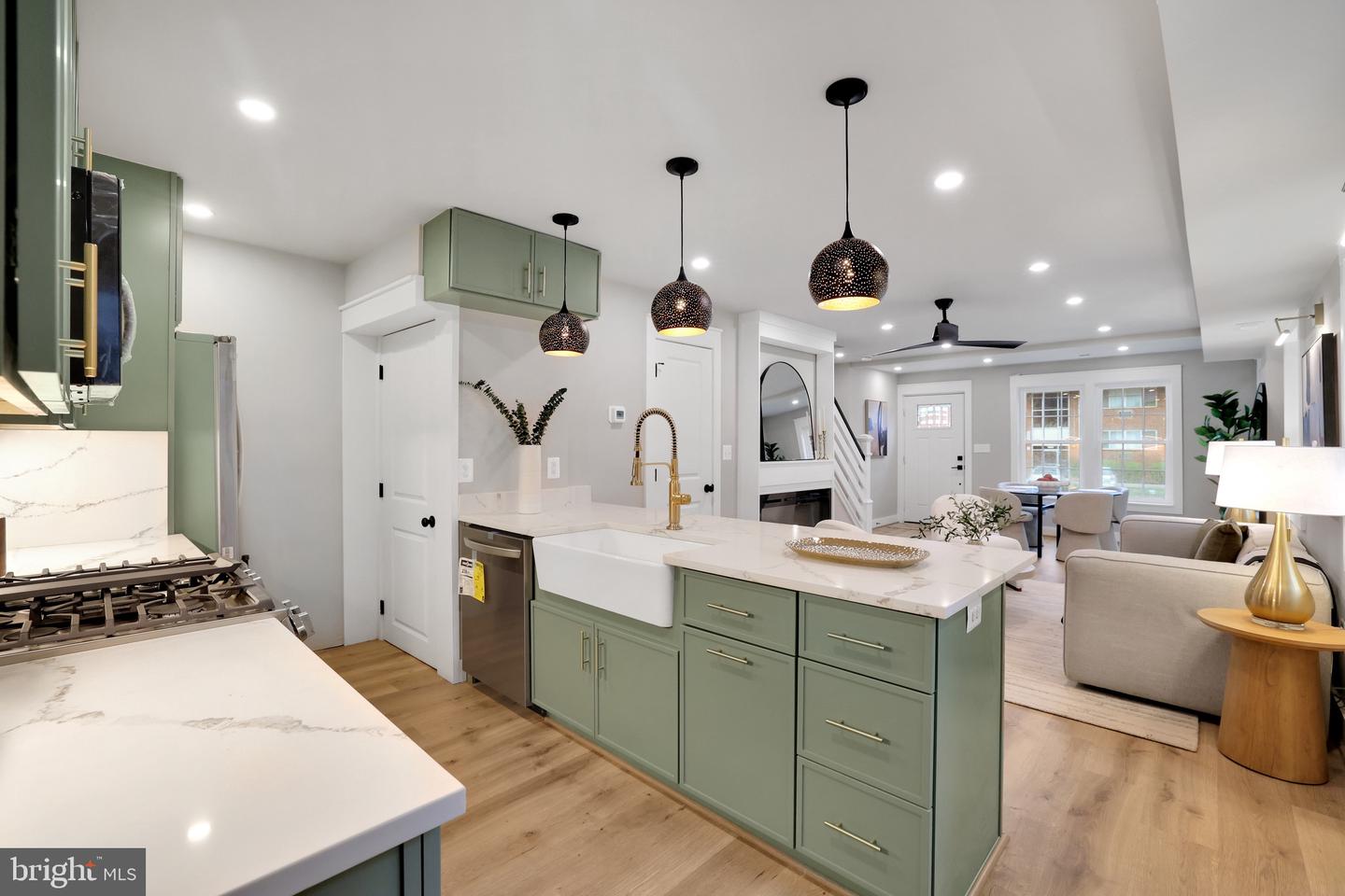 2313 GLENDALE TER, ALEXANDRIA, Virginia 22303, 3 Bedrooms Bedrooms, ,2 BathroomsBathrooms,Residential,For sale,2313 GLENDALE TER,VAFX2242720 MLS # VAFX2242720