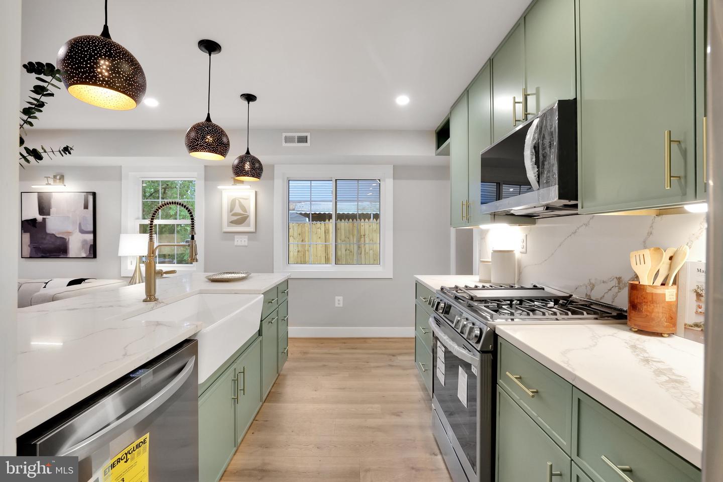 2313 GLENDALE TER, ALEXANDRIA, Virginia 22303, 3 Bedrooms Bedrooms, ,2 BathroomsBathrooms,Residential,For sale,2313 GLENDALE TER,VAFX2242720 MLS # VAFX2242720