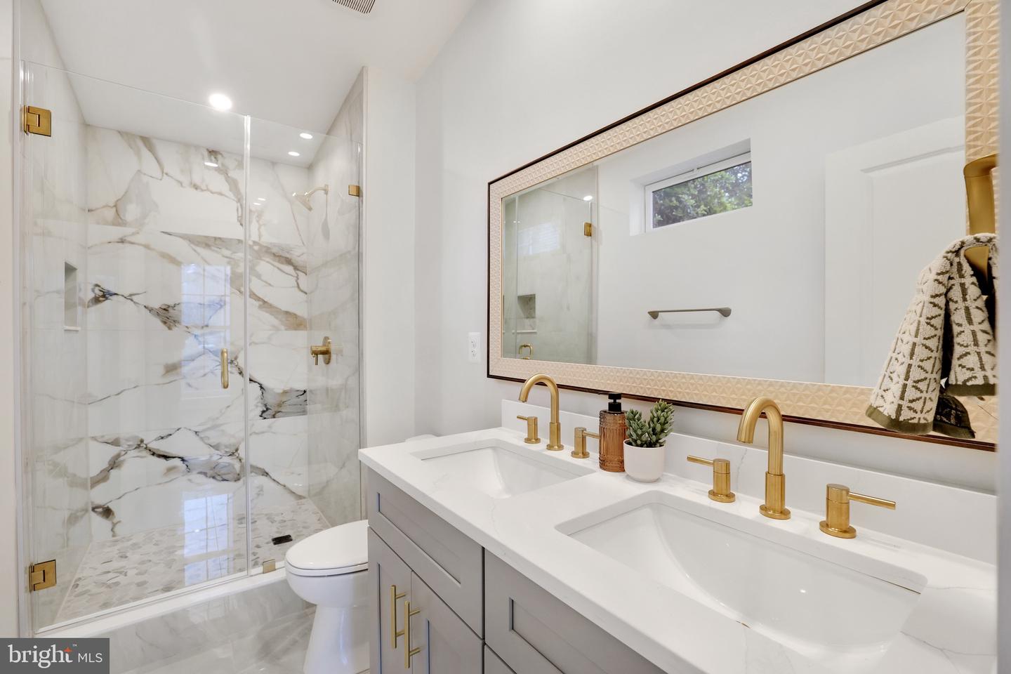 2313 GLENDALE TER, ALEXANDRIA, Virginia 22303, 3 Bedrooms Bedrooms, ,2 BathroomsBathrooms,Residential,For sale,2313 GLENDALE TER,VAFX2242720 MLS # VAFX2242720