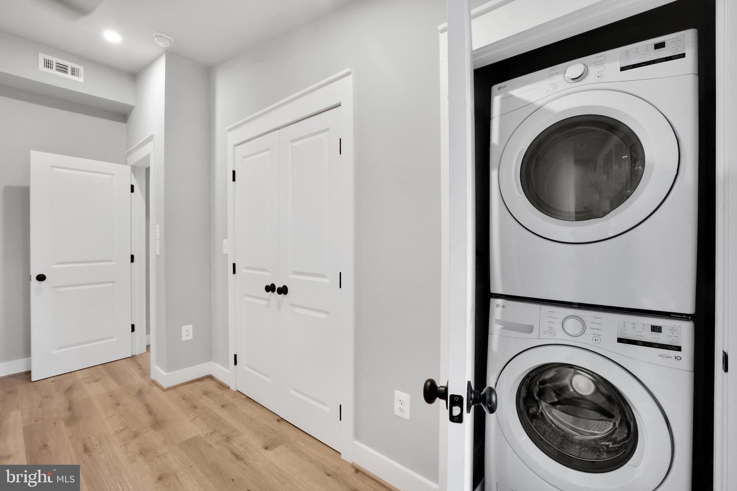 2313 GLENDALE TER, ALEXANDRIA, Virginia 22303, 3 Bedrooms Bedrooms, ,2 BathroomsBathrooms,Residential,For sale,2313 GLENDALE TER,VAFX2242720 MLS # VAFX2242720