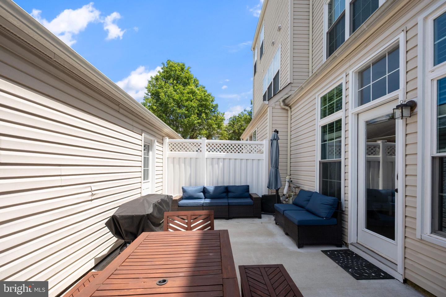 42838 CEDAR HEDGE ST, CHANTILLY, Virginia 20152, 3 Bedrooms Bedrooms, ,2 BathroomsBathrooms,Residential,For sale,42838 CEDAR HEDGE ST,VALO2097596 MLS # VALO2097596