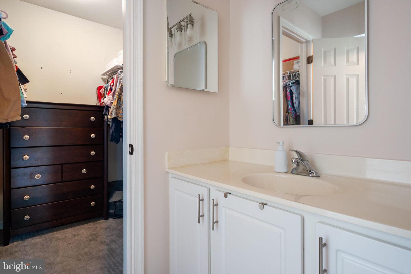 42838 CEDAR HEDGE ST, CHANTILLY, Virginia 20152, 3 Bedrooms Bedrooms, ,2 BathroomsBathrooms,Residential,For sale,42838 CEDAR HEDGE ST,VALO2097596 MLS # VALO2097596