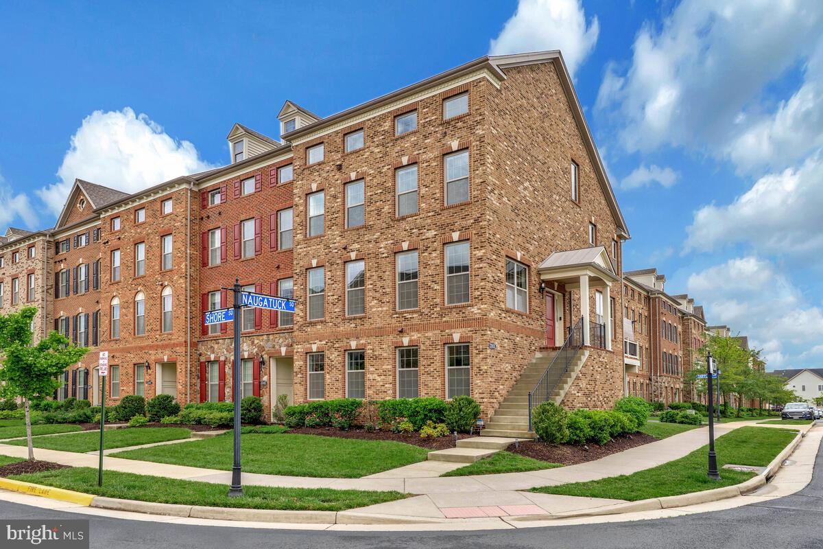 22635 NAUGATUCK SQ, ASHBURN, Virginia 20148, 4 Bedrooms Bedrooms, ,3 BathroomsBathrooms,Residential,For sale,22635 NAUGATUCK SQ,VALO2097644 MLS # VALO2097644