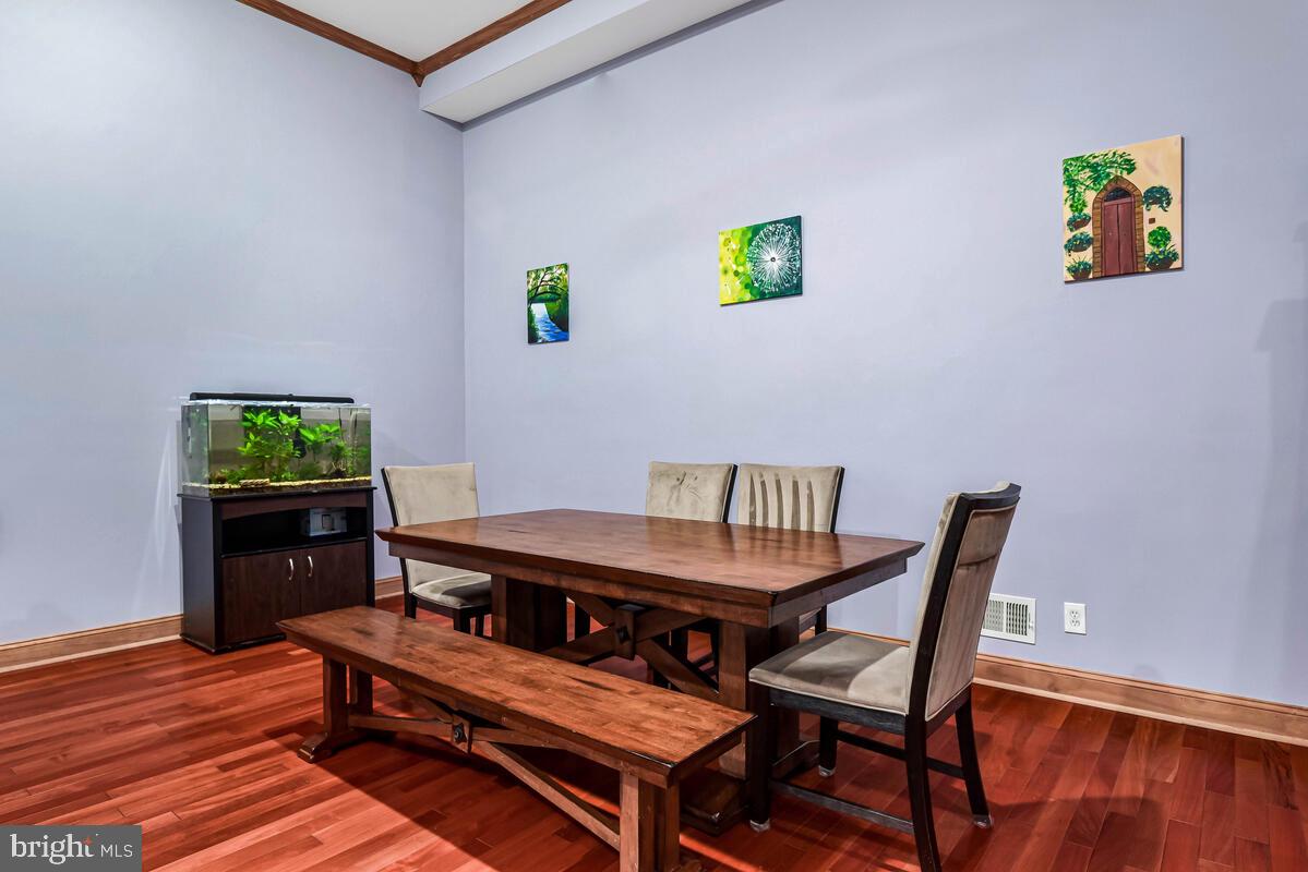 4406 ROUNDHILL RD, ALEXANDRIA, Virginia 22310, 4 Bedrooms Bedrooms, ,4 BathroomsBathrooms,Residential,For sale,4406 ROUNDHILL RD,VAFX2242854 MLS # VAFX2242854