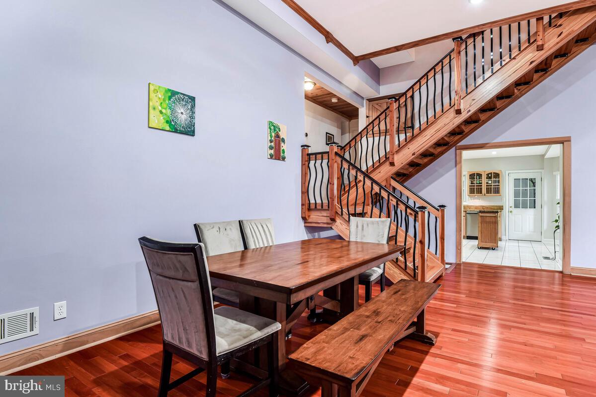 4406 ROUNDHILL RD, ALEXANDRIA, Virginia 22310, 4 Bedrooms Bedrooms, ,4 BathroomsBathrooms,Residential,For sale,4406 ROUNDHILL RD,VAFX2242854 MLS # VAFX2242854