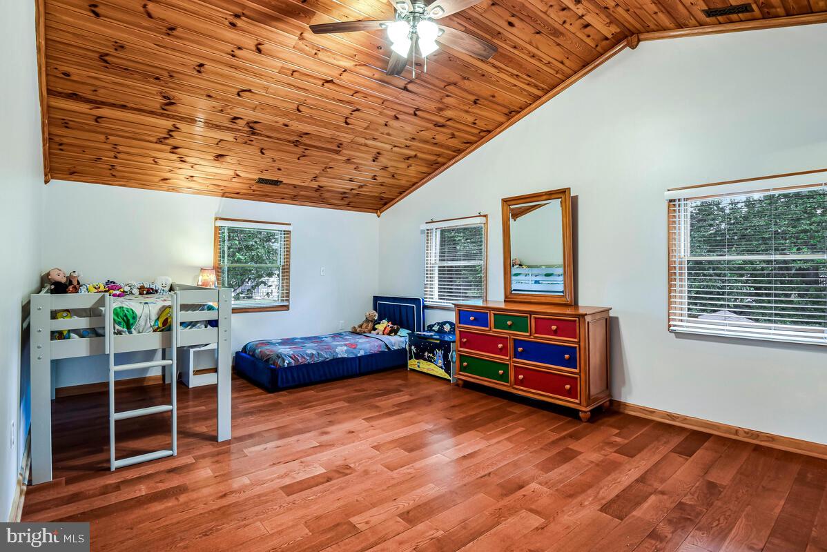 4406 ROUNDHILL RD, ALEXANDRIA, Virginia 22310, 4 Bedrooms Bedrooms, ,4 BathroomsBathrooms,Residential,For sale,4406 ROUNDHILL RD,VAFX2242854 MLS # VAFX2242854