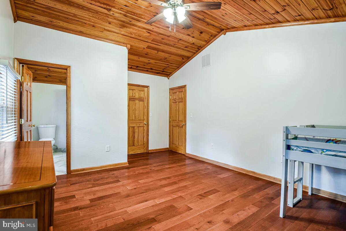 4406 ROUNDHILL RD, ALEXANDRIA, Virginia 22310, 4 Bedrooms Bedrooms, ,4 BathroomsBathrooms,Residential,For sale,4406 ROUNDHILL RD,VAFX2242854 MLS # VAFX2242854