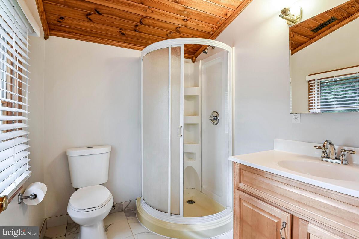 4406 ROUNDHILL RD, ALEXANDRIA, Virginia 22310, 4 Bedrooms Bedrooms, ,4 BathroomsBathrooms,Residential,For sale,4406 ROUNDHILL RD,VAFX2242854 MLS # VAFX2242854