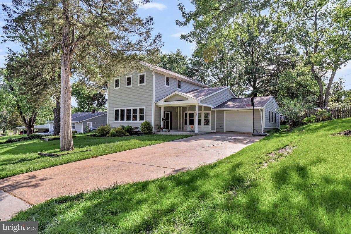 4406 ROUNDHILL RD, ALEXANDRIA, Virginia 22310, 4 Bedrooms Bedrooms, ,4 BathroomsBathrooms,Residential,For sale,4406 ROUNDHILL RD,VAFX2242854 MLS # VAFX2242854