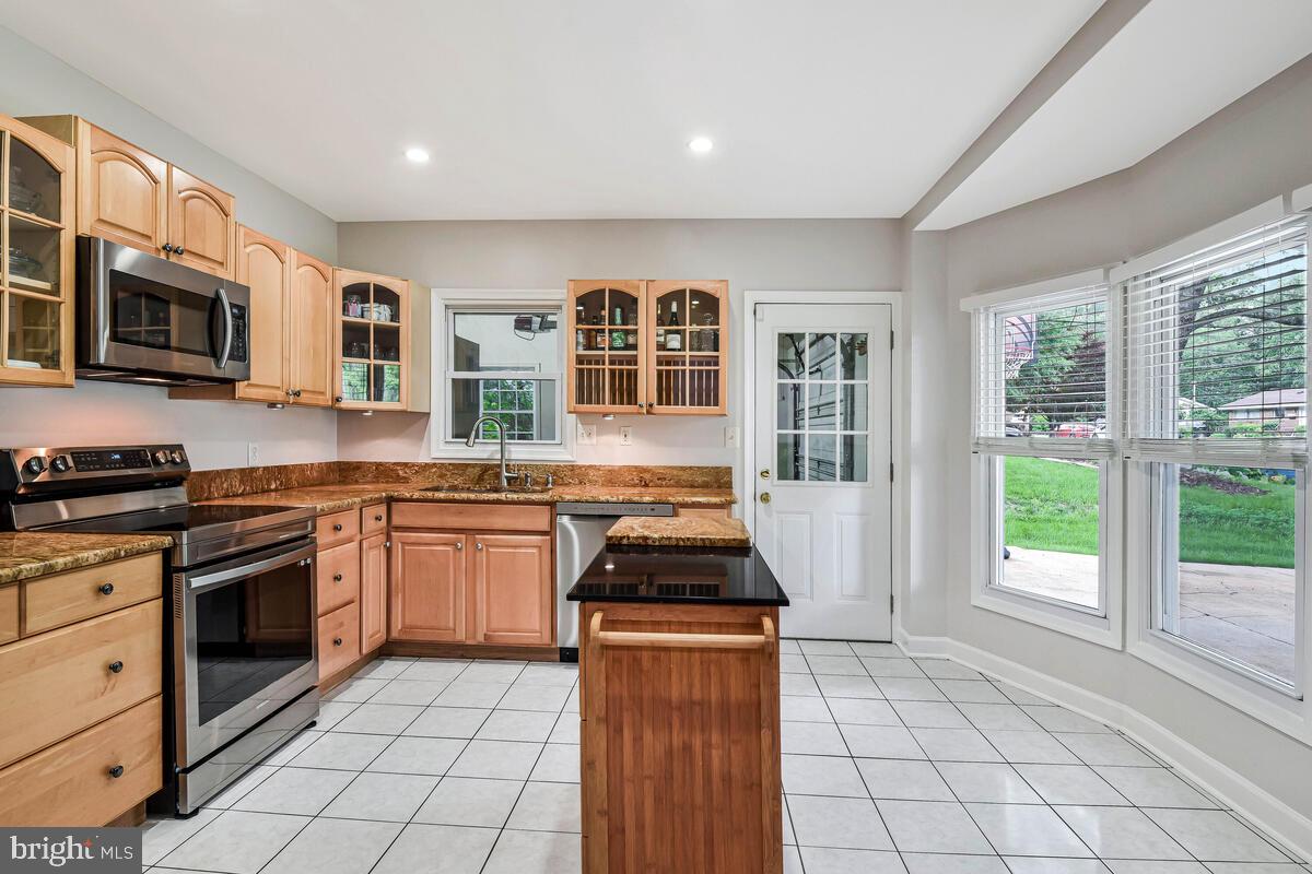 4406 ROUNDHILL RD, ALEXANDRIA, Virginia 22310, 4 Bedrooms Bedrooms, ,4 BathroomsBathrooms,Residential,For sale,4406 ROUNDHILL RD,VAFX2242854 MLS # VAFX2242854