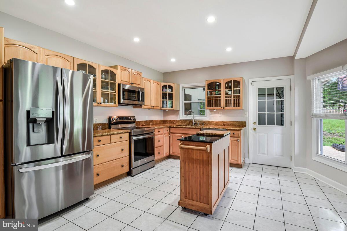 4406 ROUNDHILL RD, ALEXANDRIA, Virginia 22310, 4 Bedrooms Bedrooms, ,4 BathroomsBathrooms,Residential,For sale,4406 ROUNDHILL RD,VAFX2242854 MLS # VAFX2242854