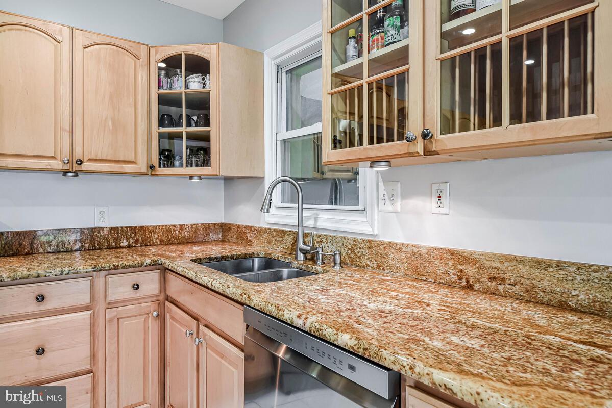 4406 ROUNDHILL RD, ALEXANDRIA, Virginia 22310, 4 Bedrooms Bedrooms, ,4 BathroomsBathrooms,Residential,For sale,4406 ROUNDHILL RD,VAFX2242854 MLS # VAFX2242854