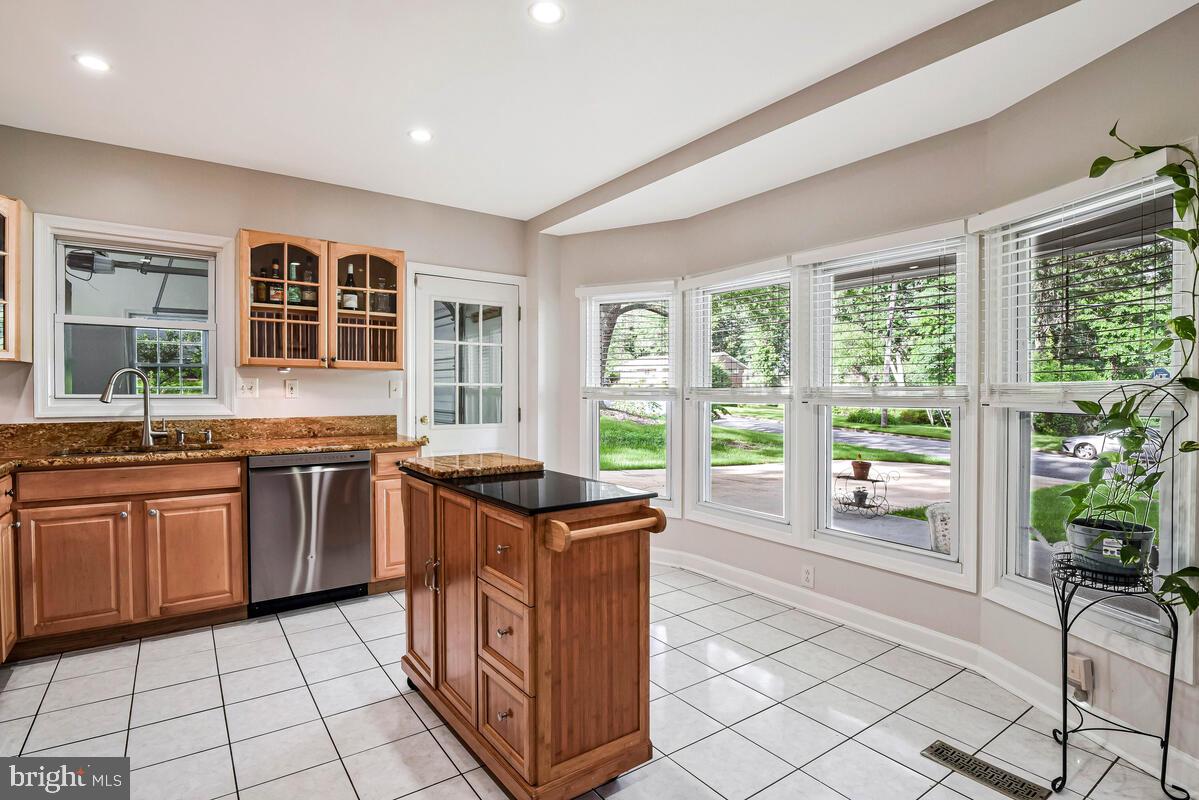 4406 ROUNDHILL RD, ALEXANDRIA, Virginia 22310, 4 Bedrooms Bedrooms, ,4 BathroomsBathrooms,Residential,For sale,4406 ROUNDHILL RD,VAFX2242854 MLS # VAFX2242854