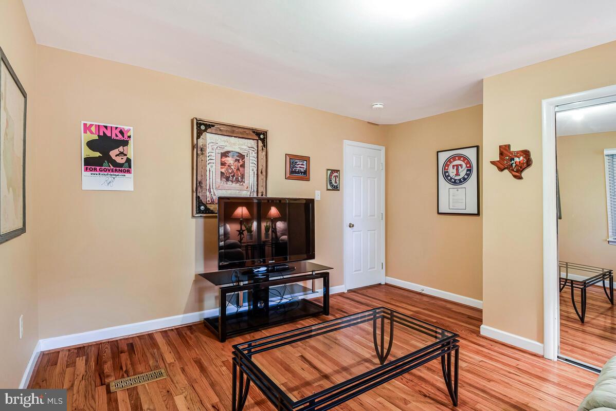 4406 ROUNDHILL RD, ALEXANDRIA, Virginia 22310, 4 Bedrooms Bedrooms, ,4 BathroomsBathrooms,Residential,For sale,4406 ROUNDHILL RD,VAFX2242854 MLS # VAFX2242854