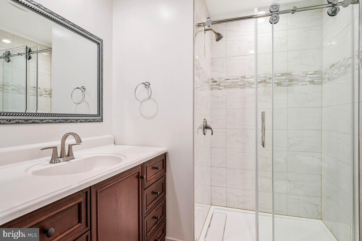 4406 ROUNDHILL RD, ALEXANDRIA, Virginia 22310, 4 Bedrooms Bedrooms, ,4 BathroomsBathrooms,Residential,For sale,4406 ROUNDHILL RD,VAFX2242854 MLS # VAFX2242854