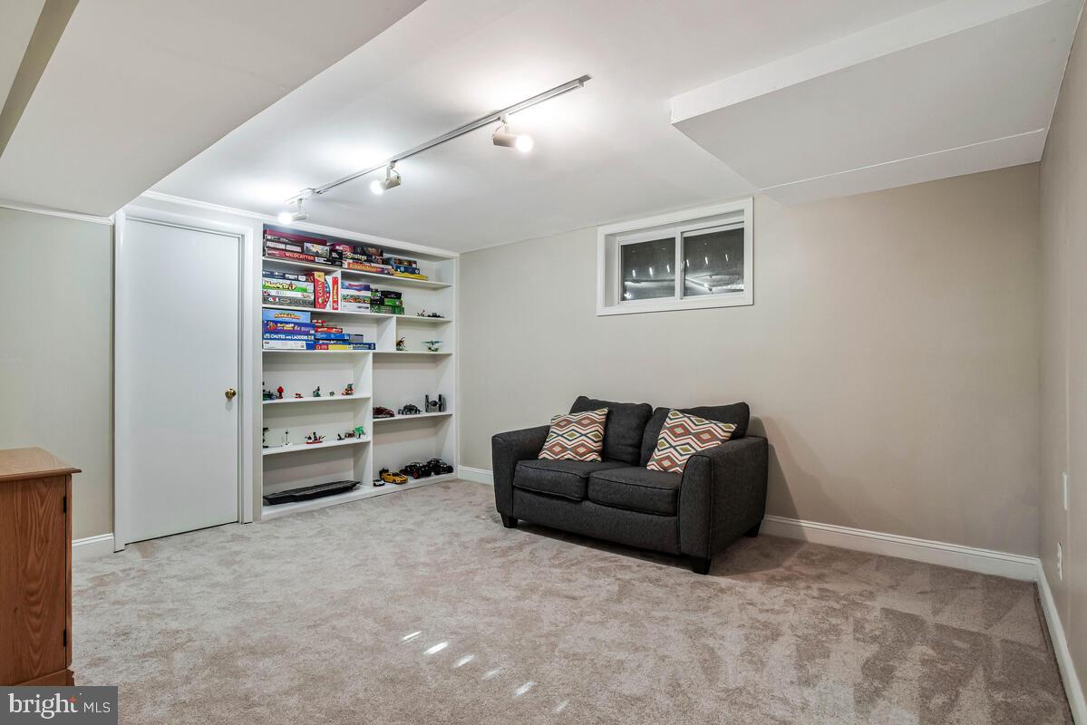 4406 ROUNDHILL RD, ALEXANDRIA, Virginia 22310, 4 Bedrooms Bedrooms, ,4 BathroomsBathrooms,Residential,For sale,4406 ROUNDHILL RD,VAFX2242854 MLS # VAFX2242854