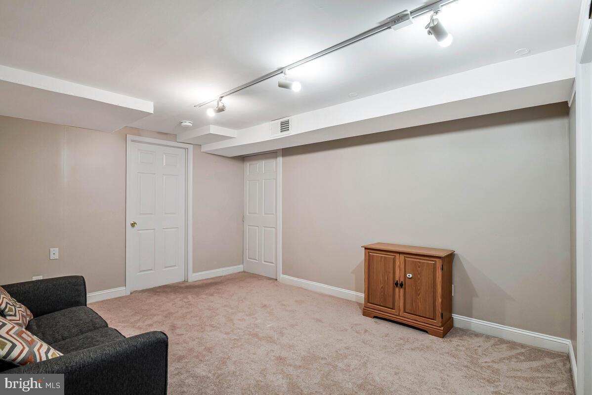 4406 ROUNDHILL RD, ALEXANDRIA, Virginia 22310, 4 Bedrooms Bedrooms, ,4 BathroomsBathrooms,Residential,For sale,4406 ROUNDHILL RD,VAFX2242854 MLS # VAFX2242854