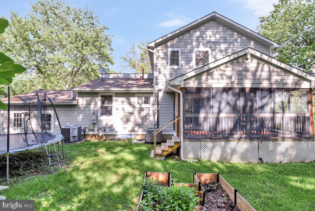 4406 ROUNDHILL RD, ALEXANDRIA, Virginia 22310, 4 Bedrooms Bedrooms, ,4 BathroomsBathrooms,Residential,For sale,4406 ROUNDHILL RD,VAFX2242854 MLS # VAFX2242854