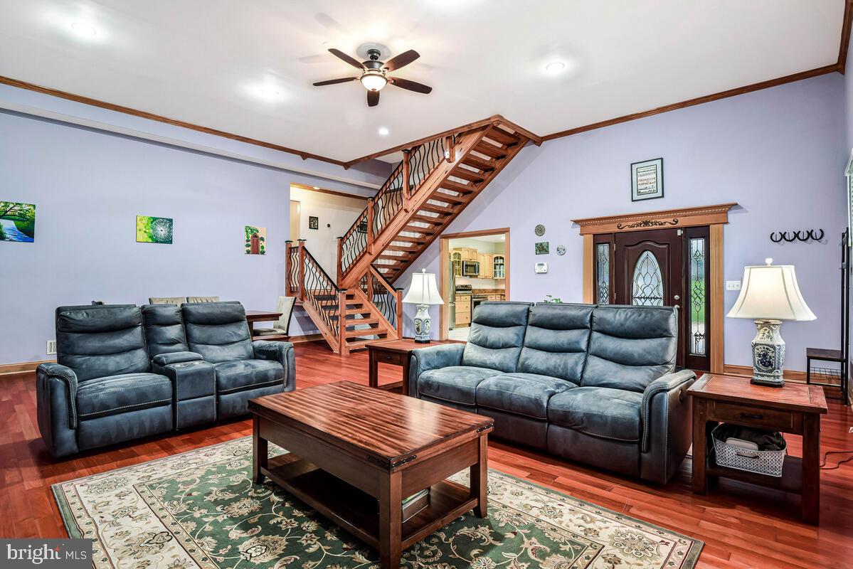 4406 ROUNDHILL RD, ALEXANDRIA, Virginia 22310, 4 Bedrooms Bedrooms, ,4 BathroomsBathrooms,Residential,For sale,4406 ROUNDHILL RD,VAFX2242854 MLS # VAFX2242854