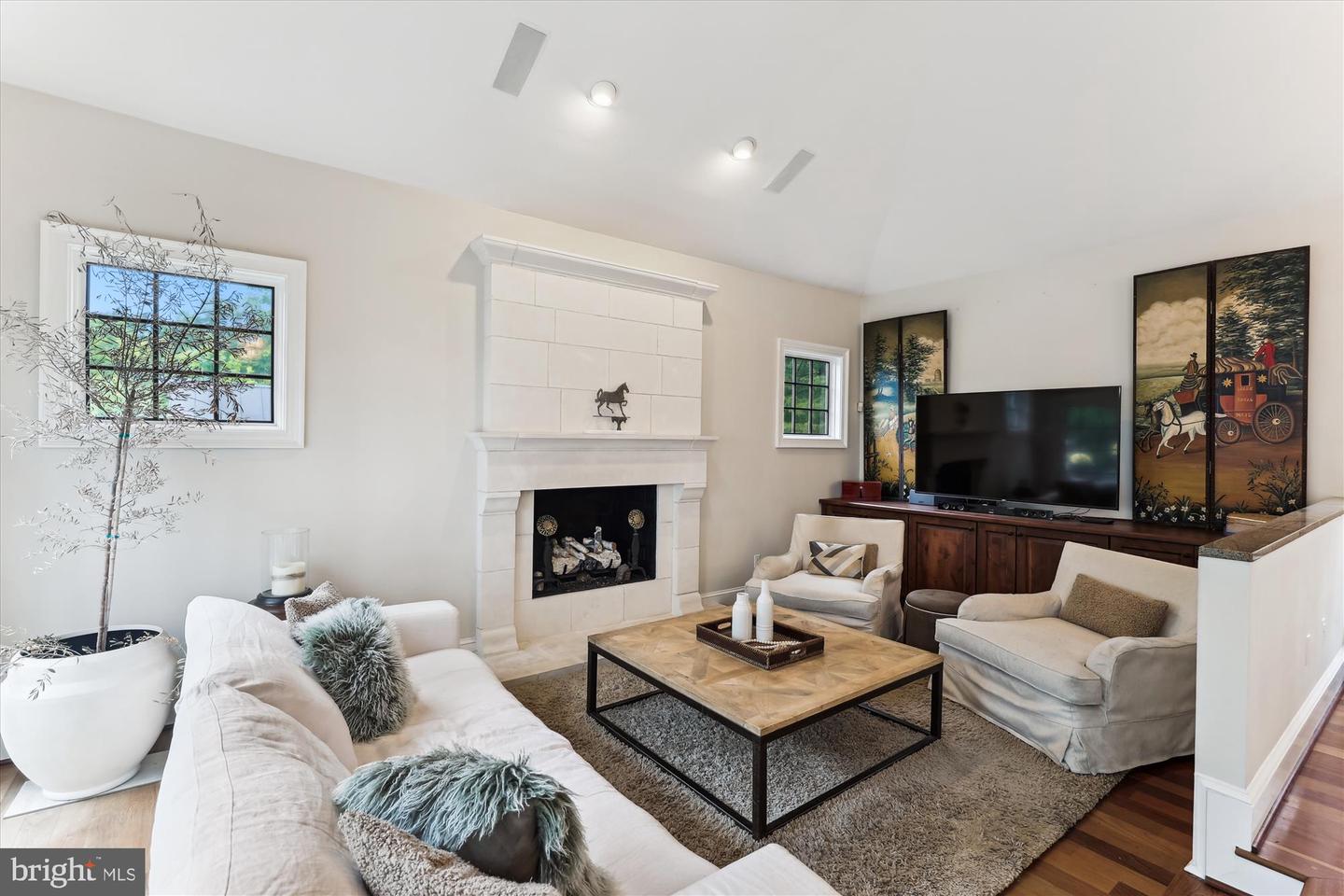 2740 HUNTER MILL RD, OAKTON, Virginia 22124, 4 Bedrooms Bedrooms, ,5 BathroomsBathrooms,Residential,For sale,2740 HUNTER MILL RD,VAFX2242952 MLS # VAFX2242952