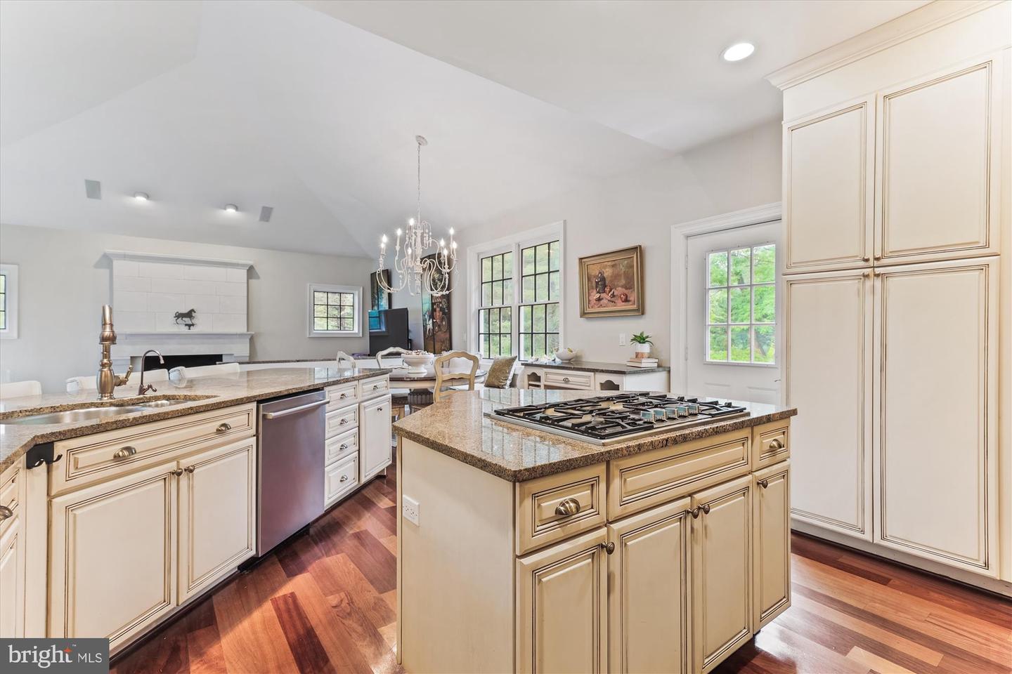 2740 HUNTER MILL RD, OAKTON, Virginia 22124, 4 Bedrooms Bedrooms, ,5 BathroomsBathrooms,Residential,For sale,2740 HUNTER MILL RD,VAFX2242952 MLS # VAFX2242952