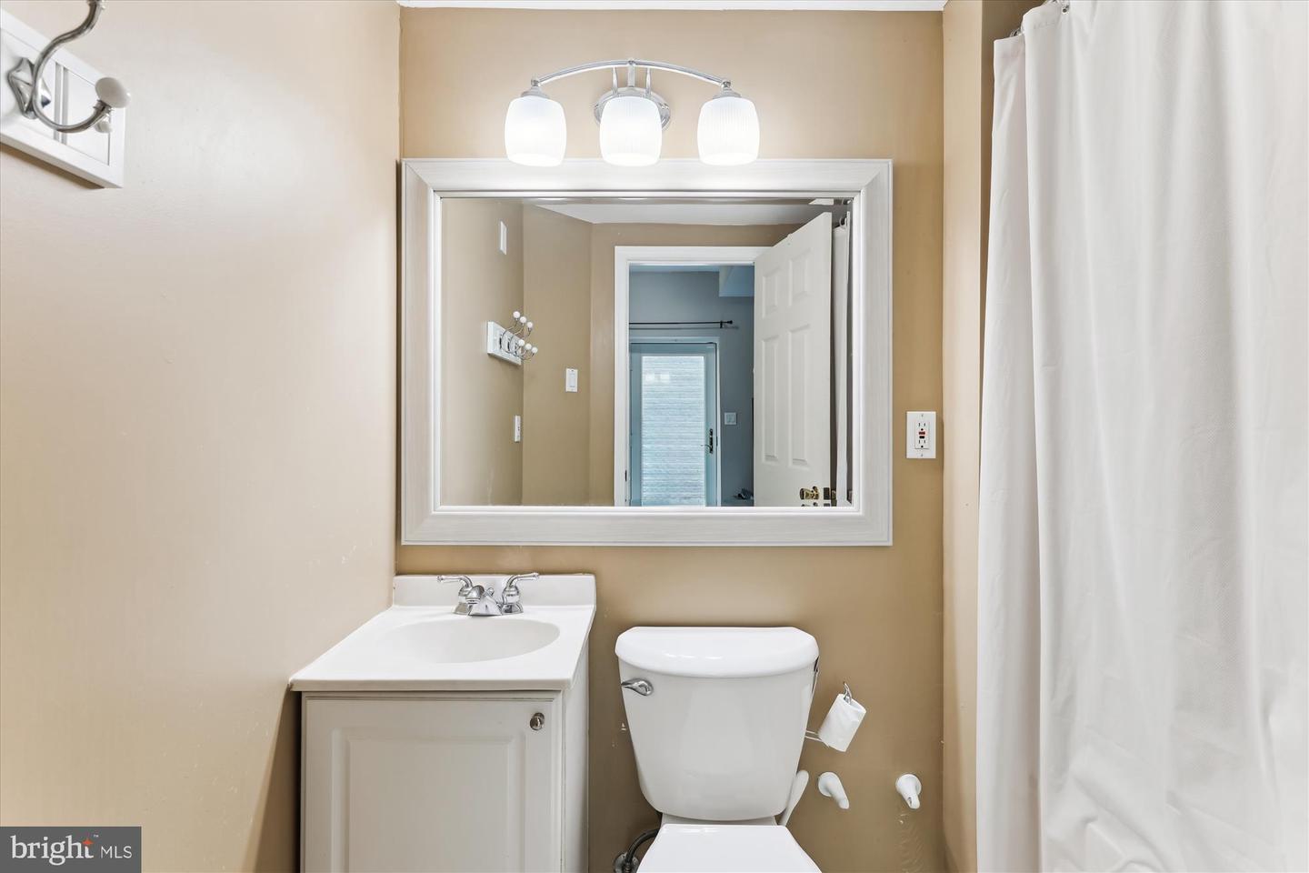 2740 HUNTER MILL RD, OAKTON, Virginia 22124, 4 Bedrooms Bedrooms, ,5 BathroomsBathrooms,Residential,For sale,2740 HUNTER MILL RD,VAFX2242952 MLS # VAFX2242952