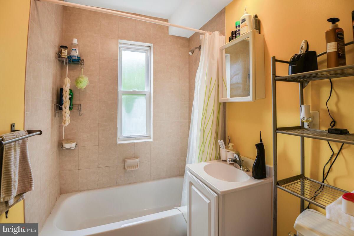 4212 BENNING RD NE #5, WASHINGTON, District Of Columbia 20019, 2 Bedrooms Bedrooms, ,1 BathroomBathrooms,Residential,For sale,4212 BENNING RD NE #5,DCDC2202368 MLS # DCDC2202368