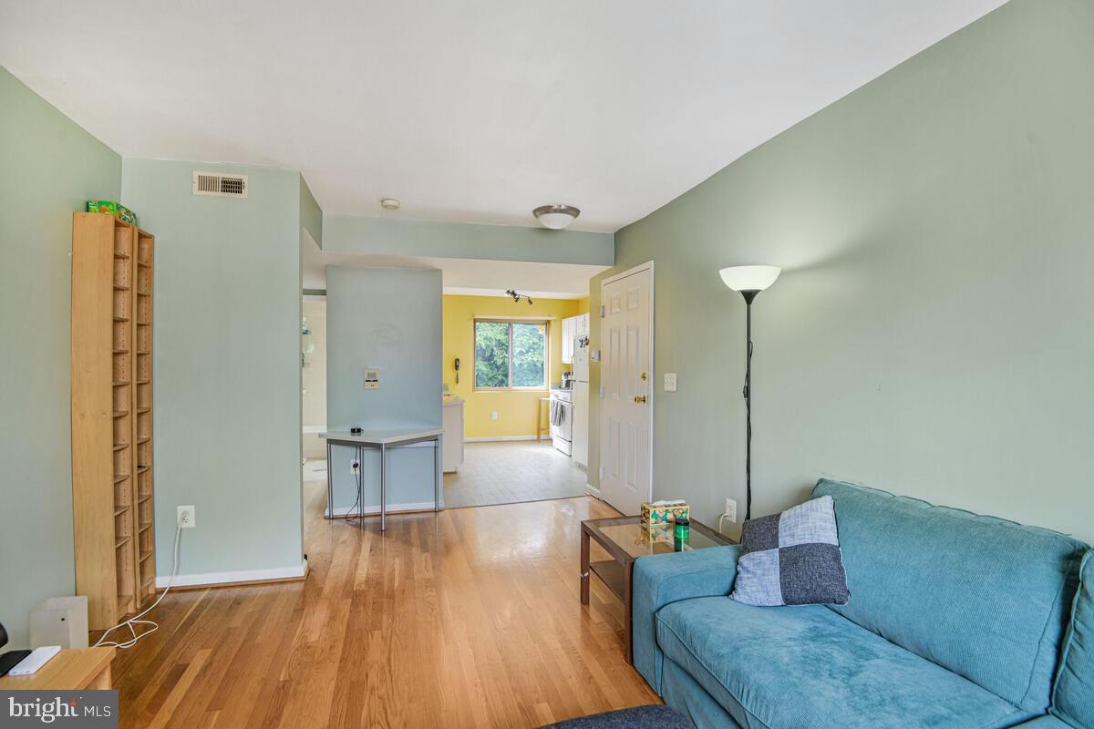 4212 BENNING RD NE #5, WASHINGTON, District Of Columbia 20019, 2 Bedrooms Bedrooms, ,1 BathroomBathrooms,Residential,For sale,4212 BENNING RD NE #5,DCDC2202368 MLS # DCDC2202368