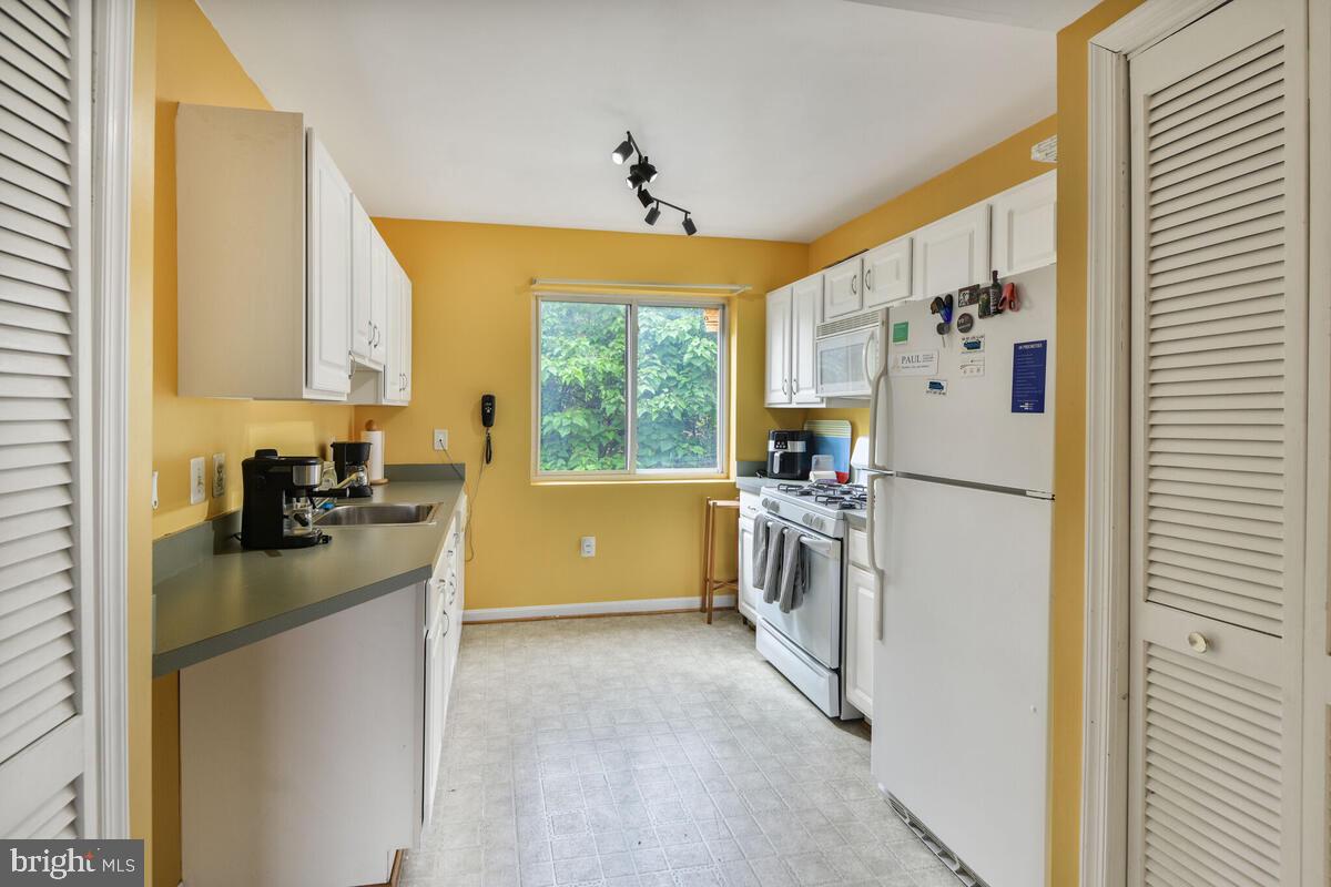 4212 BENNING RD NE #5, WASHINGTON, District Of Columbia 20019, 2 Bedrooms Bedrooms, ,1 BathroomBathrooms,Residential,For sale,4212 BENNING RD NE #5,DCDC2202368 MLS # DCDC2202368
