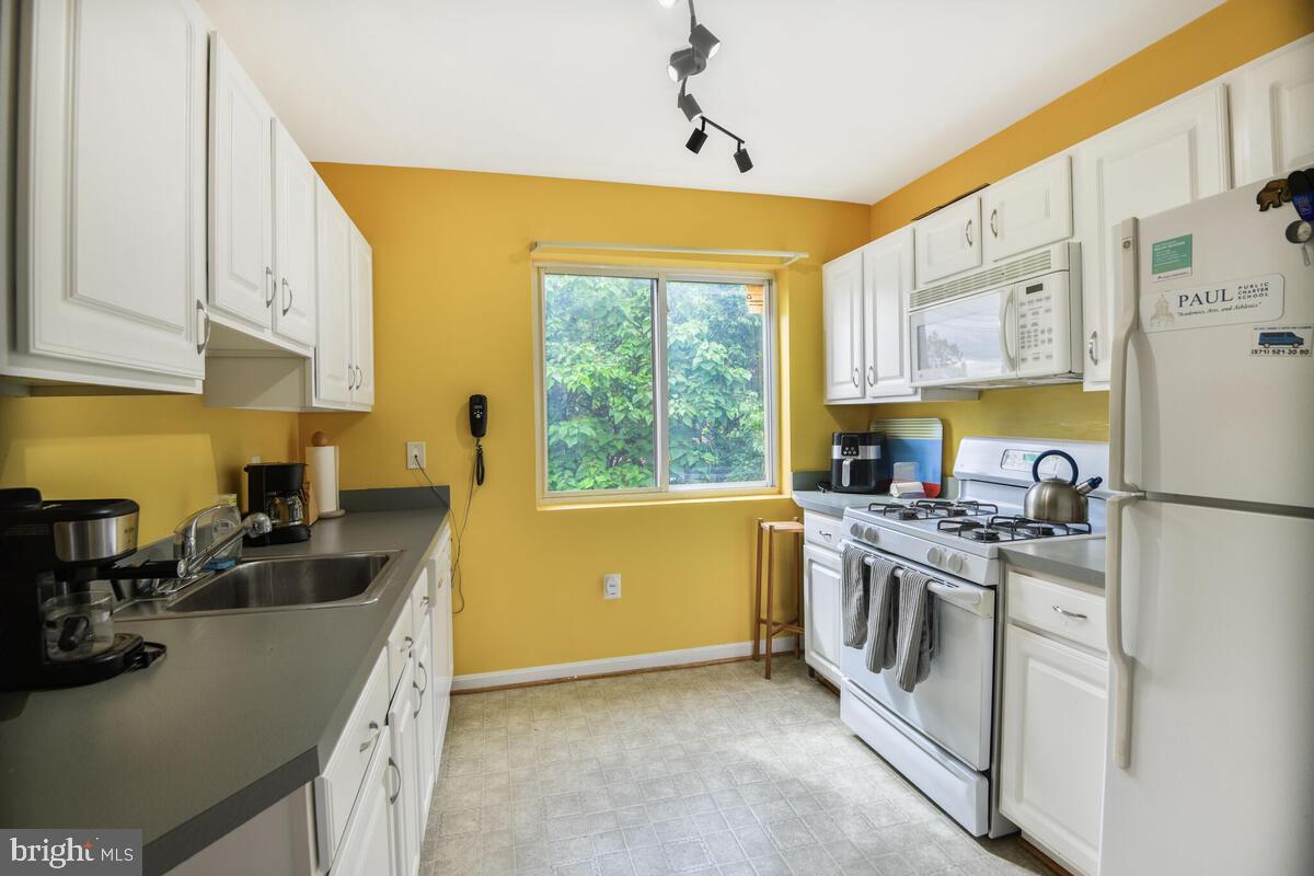 4212 BENNING RD NE #5, WASHINGTON, District Of Columbia 20019, 2 Bedrooms Bedrooms, ,1 BathroomBathrooms,Residential,For sale,4212 BENNING RD NE #5,DCDC2202368 MLS # DCDC2202368