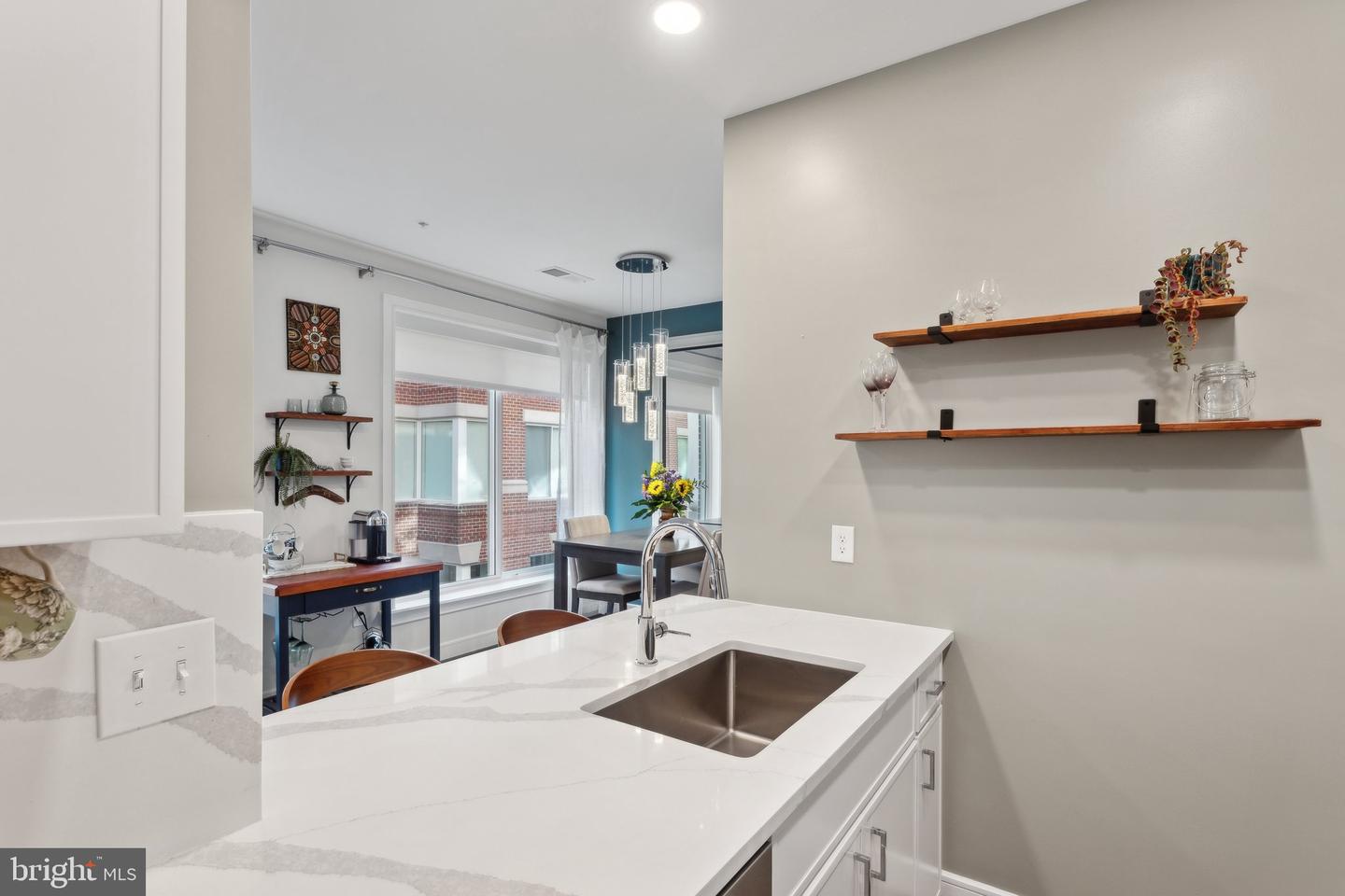625 SLATERS LN #201, ALEXANDRIA, Virginia 22314, 1 Bedroom Bedrooms, ,1 BathroomBathrooms,Residential,For sale,625 SLATERS LN #201,VAAX2045670 MLS # VAAX2045670
