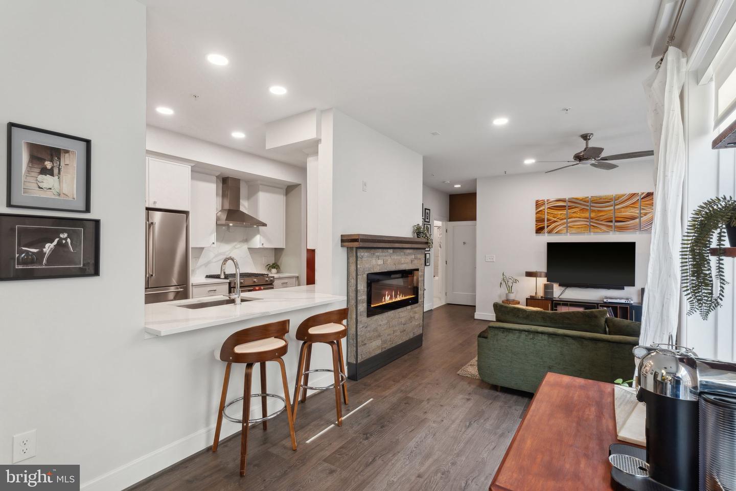 625 SLATERS LN #201, ALEXANDRIA, Virginia 22314, 1 Bedroom Bedrooms, ,1 BathroomBathrooms,Residential,For sale,625 SLATERS LN #201,VAAX2045670 MLS # VAAX2045670