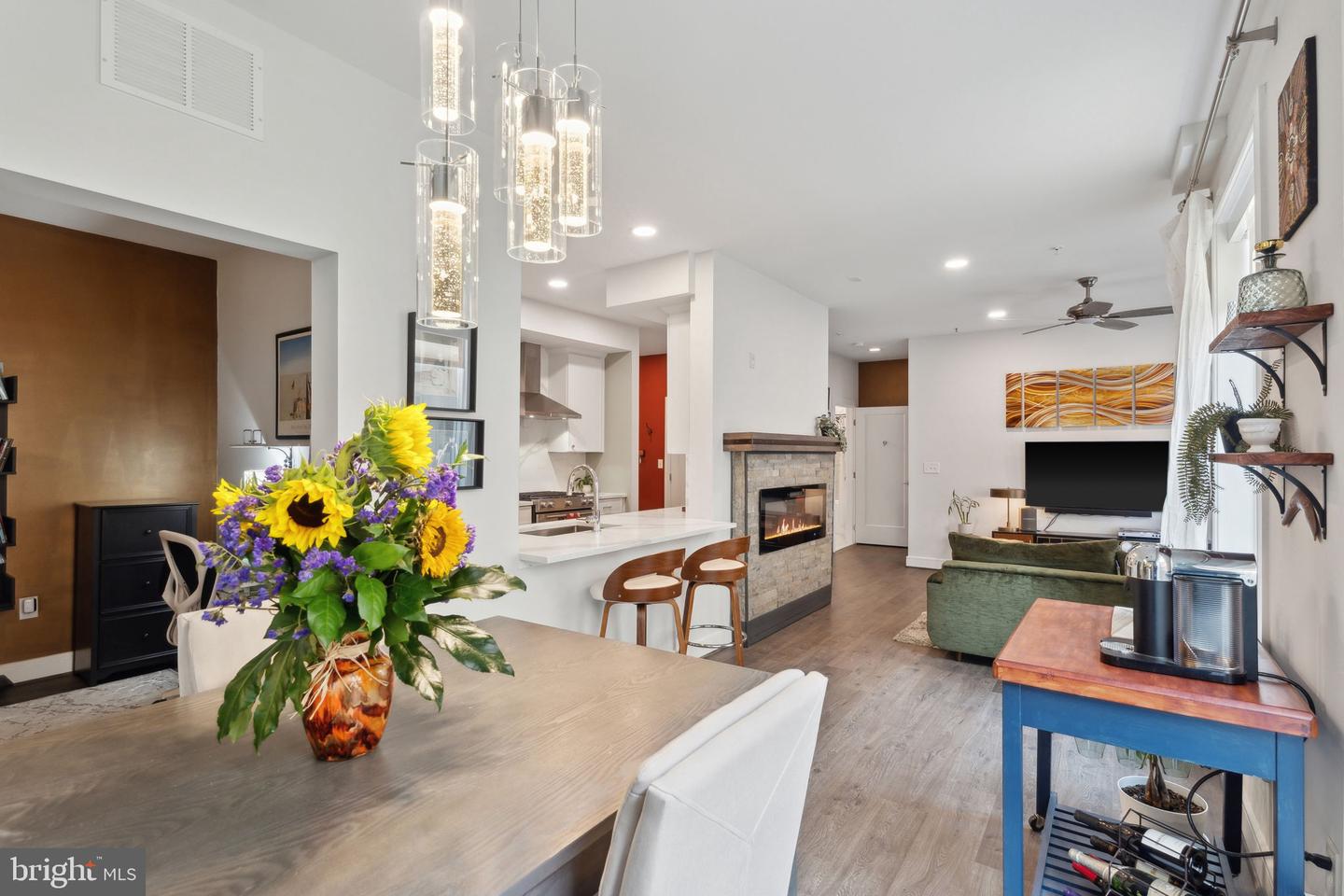 625 SLATERS LN #201, ALEXANDRIA, Virginia 22314, 1 Bedroom Bedrooms, ,1 BathroomBathrooms,Residential,For sale,625 SLATERS LN #201,VAAX2045670 MLS # VAAX2045670