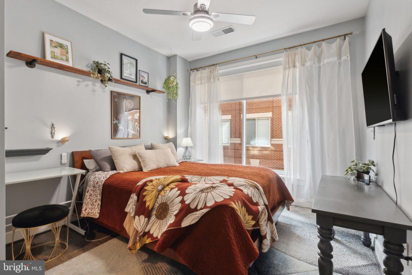 625 SLATERS LN #201, ALEXANDRIA, Virginia 22314, 1 Bedroom Bedrooms, ,1 BathroomBathrooms,Residential,For sale,625 SLATERS LN #201,VAAX2045670 MLS # VAAX2045670