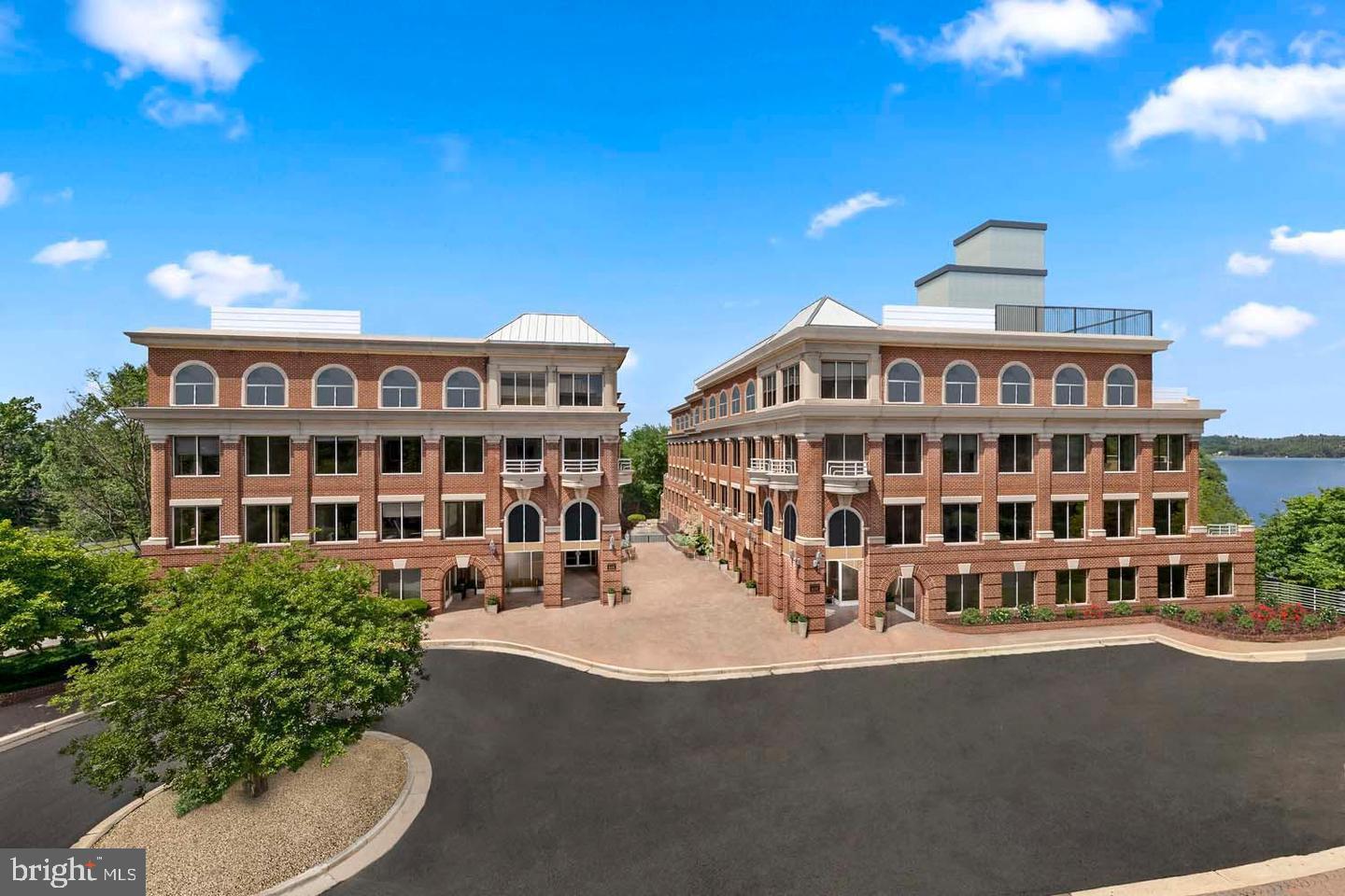 625 SLATERS LN #201, ALEXANDRIA, Virginia 22314, 1 Bedroom Bedrooms, ,1 BathroomBathrooms,Residential,For sale,625 SLATERS LN #201,VAAX2045670 MLS # VAAX2045670