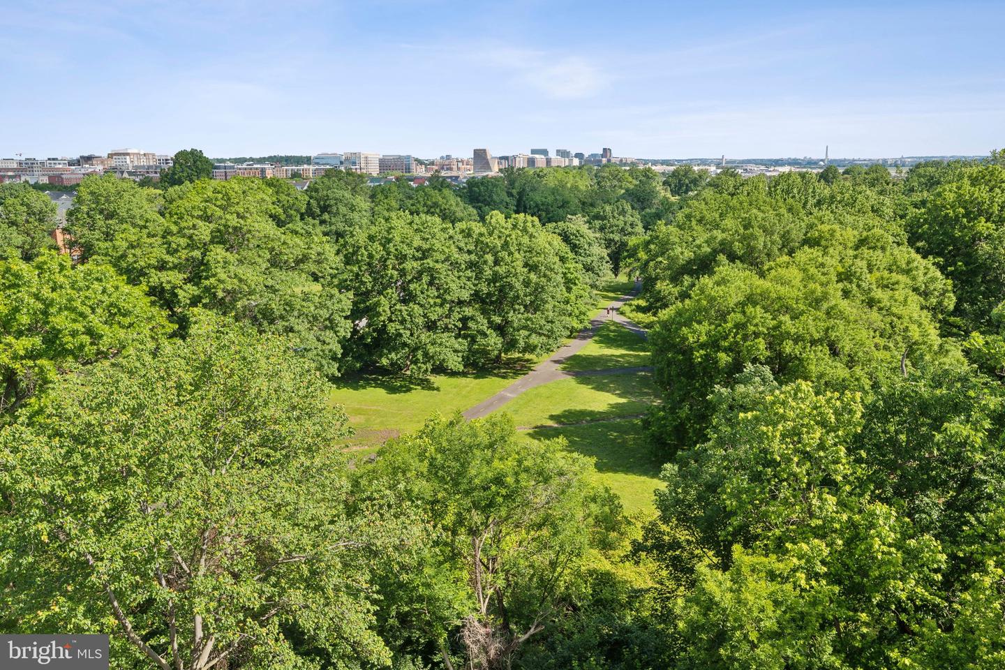 625 SLATERS LN #201, ALEXANDRIA, Virginia 22314, 1 Bedroom Bedrooms, ,1 BathroomBathrooms,Residential,For sale,625 SLATERS LN #201,VAAX2045670 MLS # VAAX2045670