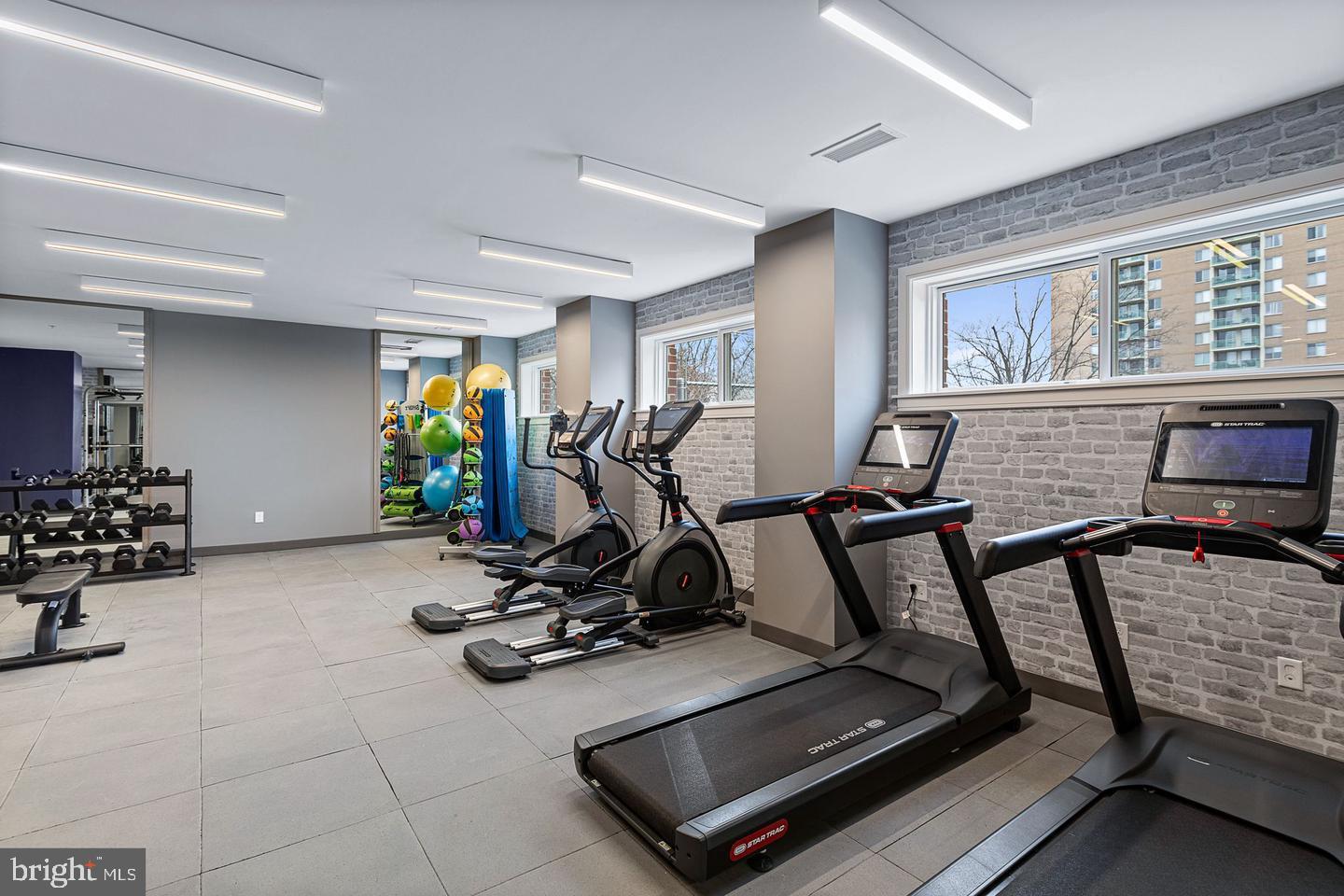 625 SLATERS LN #201, ALEXANDRIA, Virginia 22314, 1 Bedroom Bedrooms, ,1 BathroomBathrooms,Residential,For sale,625 SLATERS LN #201,VAAX2045670 MLS # VAAX2045670