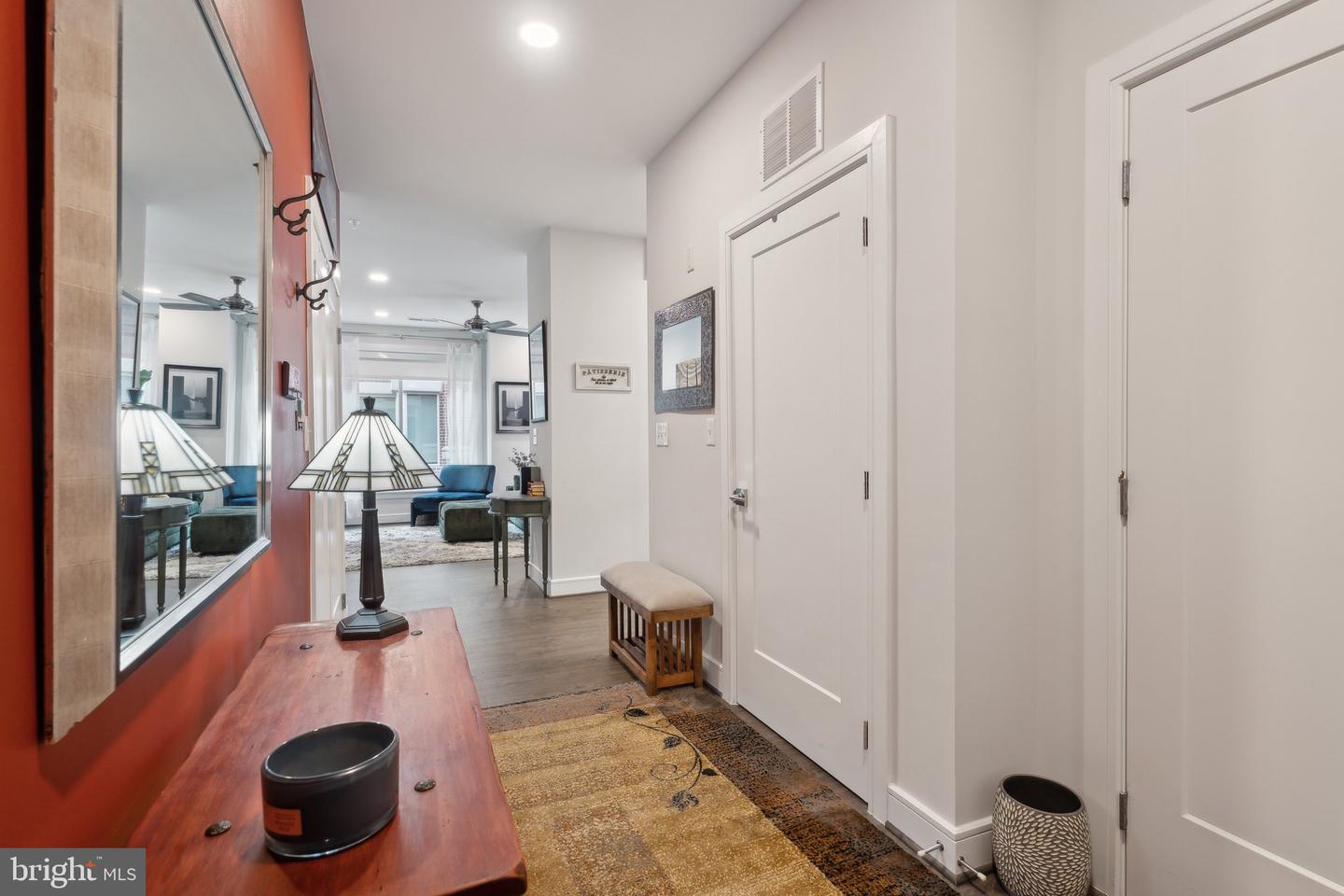625 SLATERS LN #201, ALEXANDRIA, Virginia 22314, 1 Bedroom Bedrooms, ,1 BathroomBathrooms,Residential,For sale,625 SLATERS LN #201,VAAX2045670 MLS # VAAX2045670