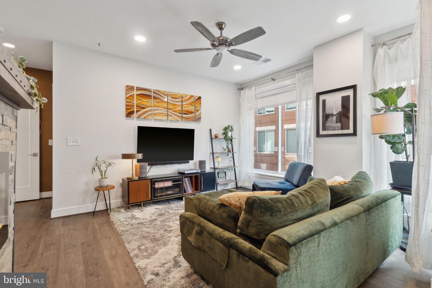 625 SLATERS LN #201, ALEXANDRIA, Virginia 22314, 1 Bedroom Bedrooms, ,1 BathroomBathrooms,Residential,For sale,625 SLATERS LN #201,VAAX2045670 MLS # VAAX2045670