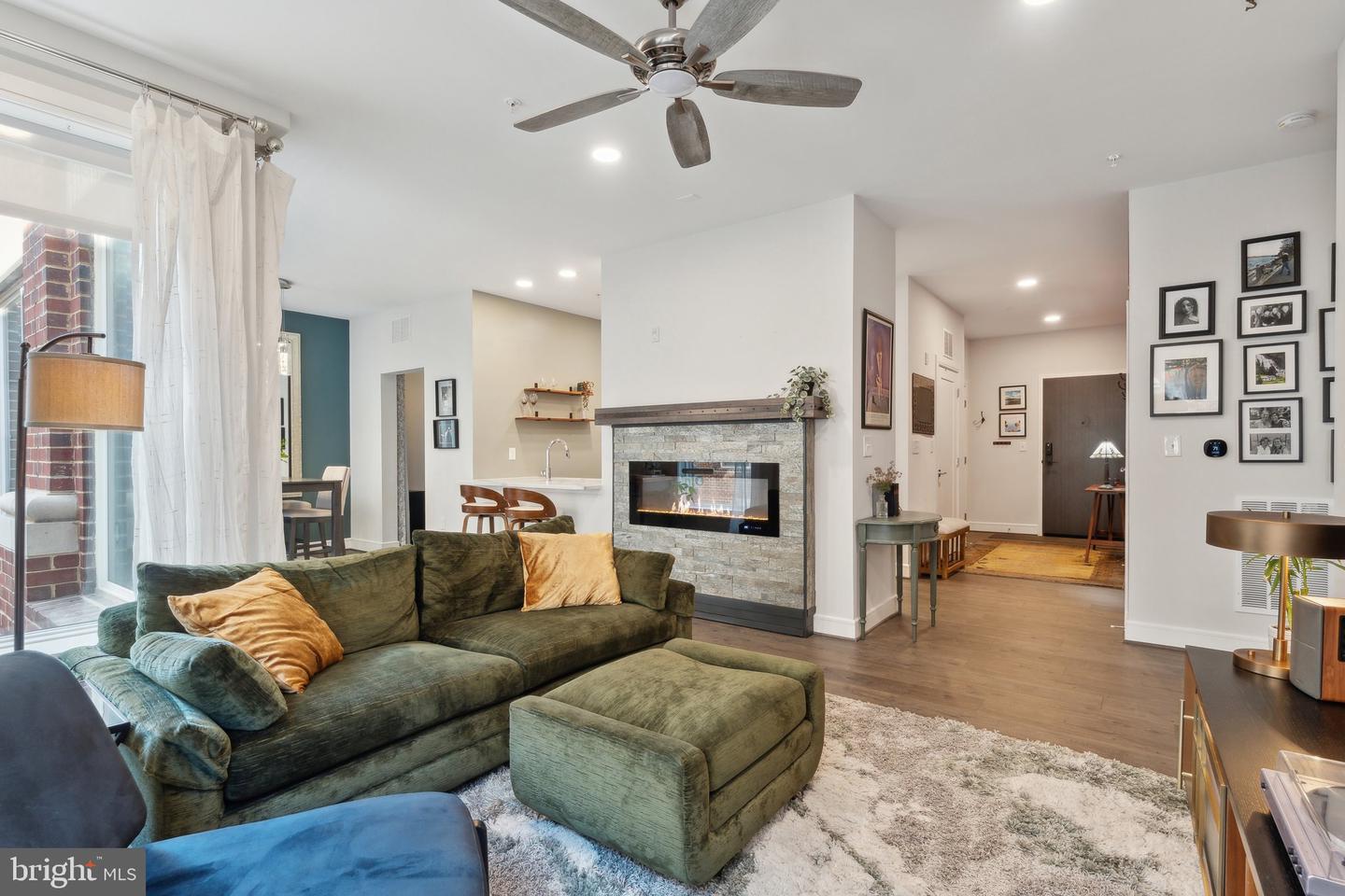625 SLATERS LN #201, ALEXANDRIA, Virginia 22314, 1 Bedroom Bedrooms, ,1 BathroomBathrooms,Residential,For sale,625 SLATERS LN #201,VAAX2045670 MLS # VAAX2045670
